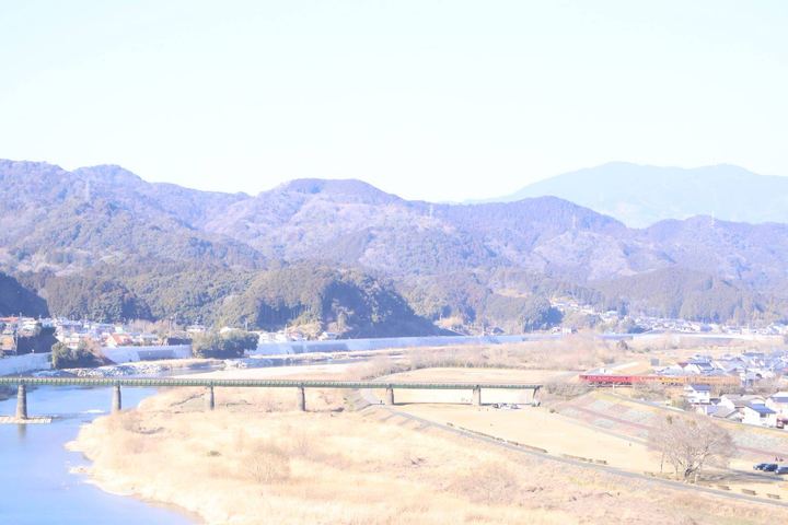 高台から見る肱川と町並み