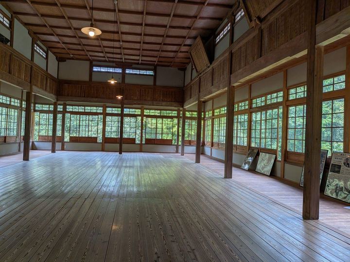 木造建築の広間