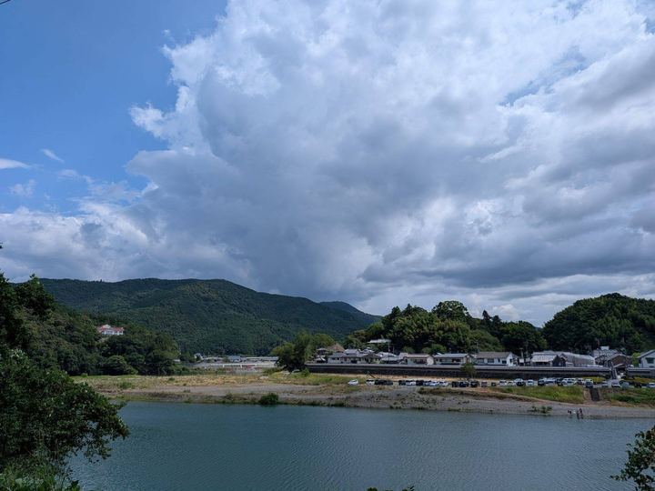 肱川と対岸の集落